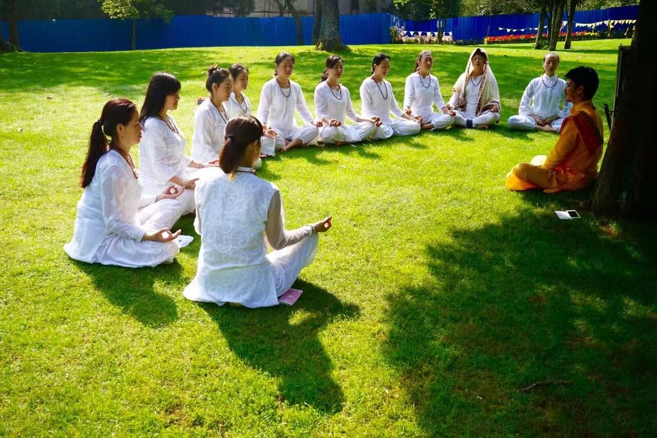 200 hours yoga teacher training in India